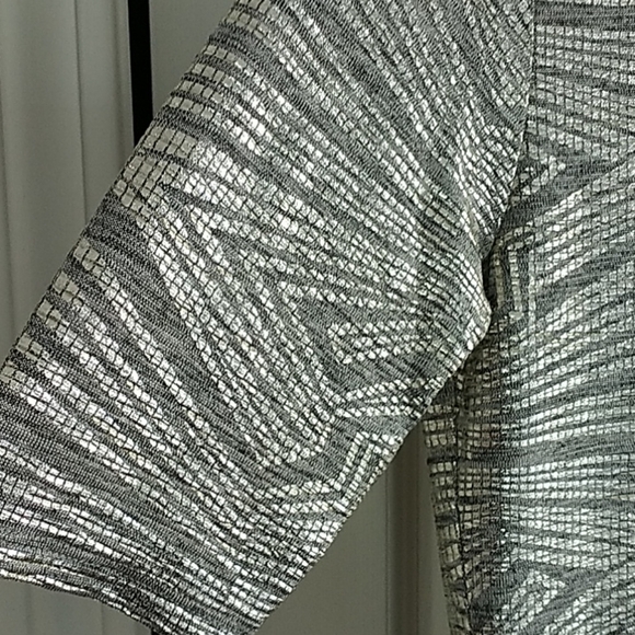 LuLa Roe Gigi Metallic Print Top S - Picture 5 of 9